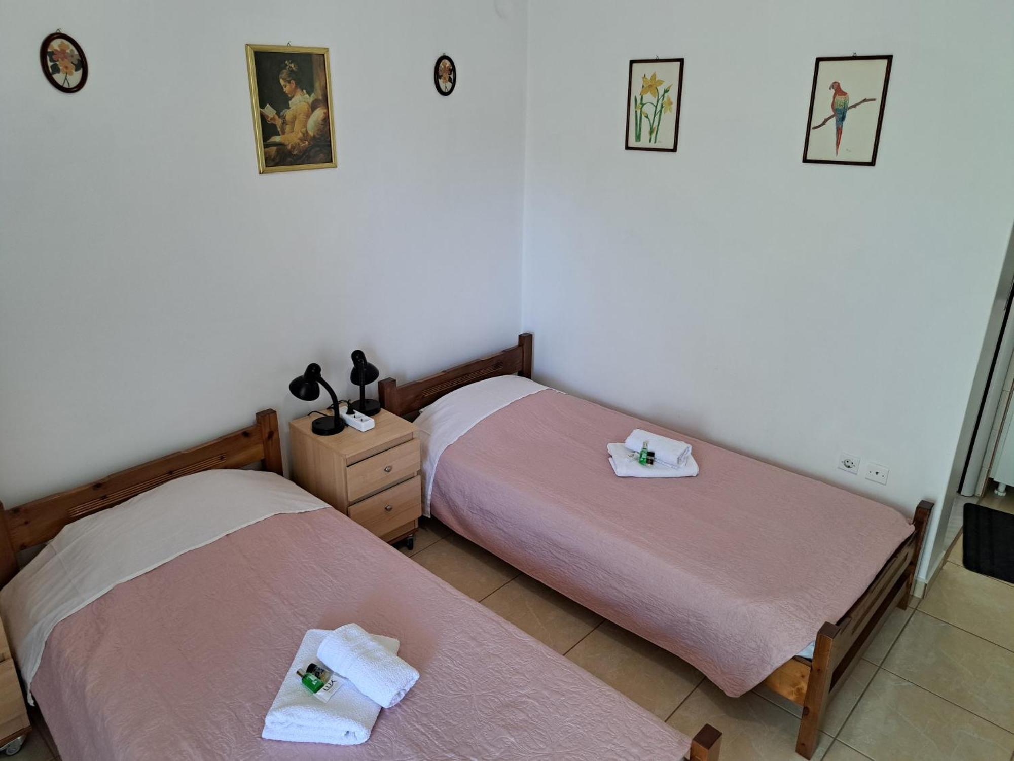 Nina Rooms-near To The Athens' Airport Apartment