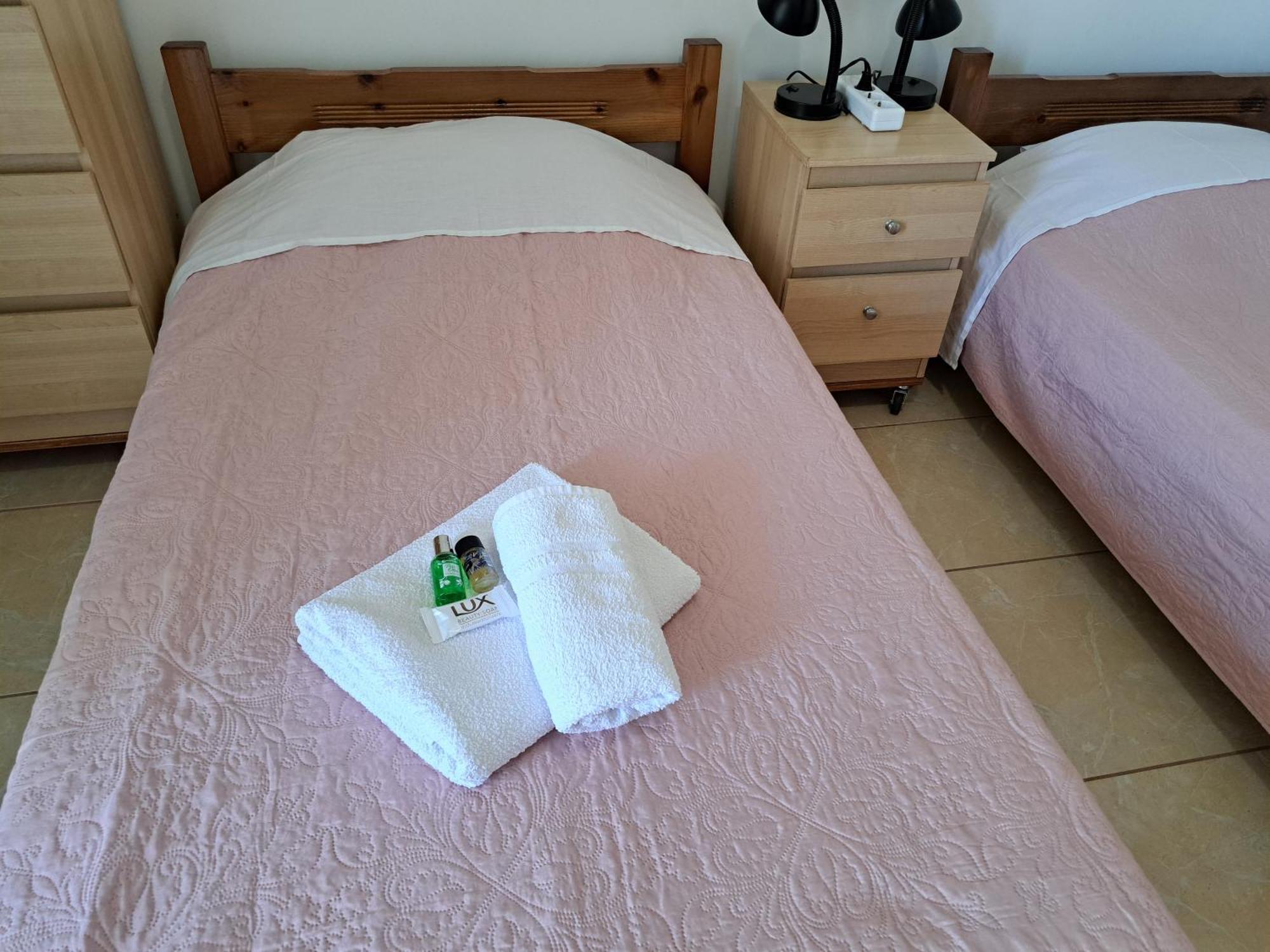 Nina Rooms-near To The Athens' Airport Apartment *